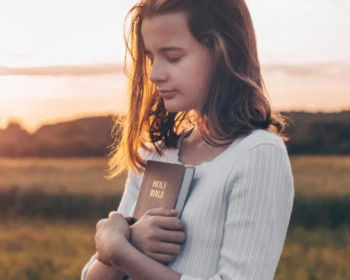 15 Inspirational Bible Verses With God's Promises for Women