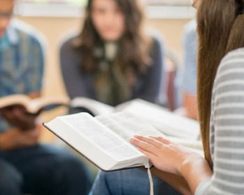 12 versículos sobre comunión en la Biblia