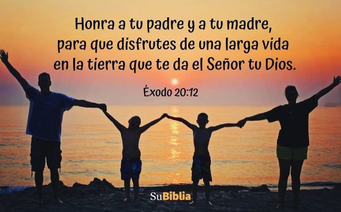 familia, playa, atardecer. Honra a tu padre y a tu madre, para que disfrutes de una larga vida en la tierra que te da el Señor tu Dios. Éxodo 20:12