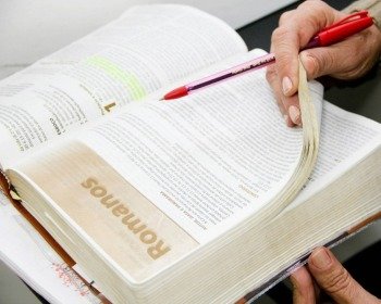 ¿Debo leer la Biblia? 9 razones importantes para hacerlo