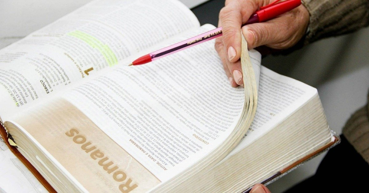 poetas Canciones infantiles En contra Debo leer la Biblia? 9 razones importantes para hacerlo - Biblia