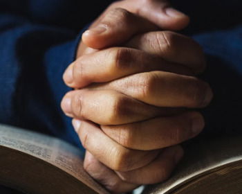 Oración de madrugada: 5 oraciones para buscar a Dios sin cesar