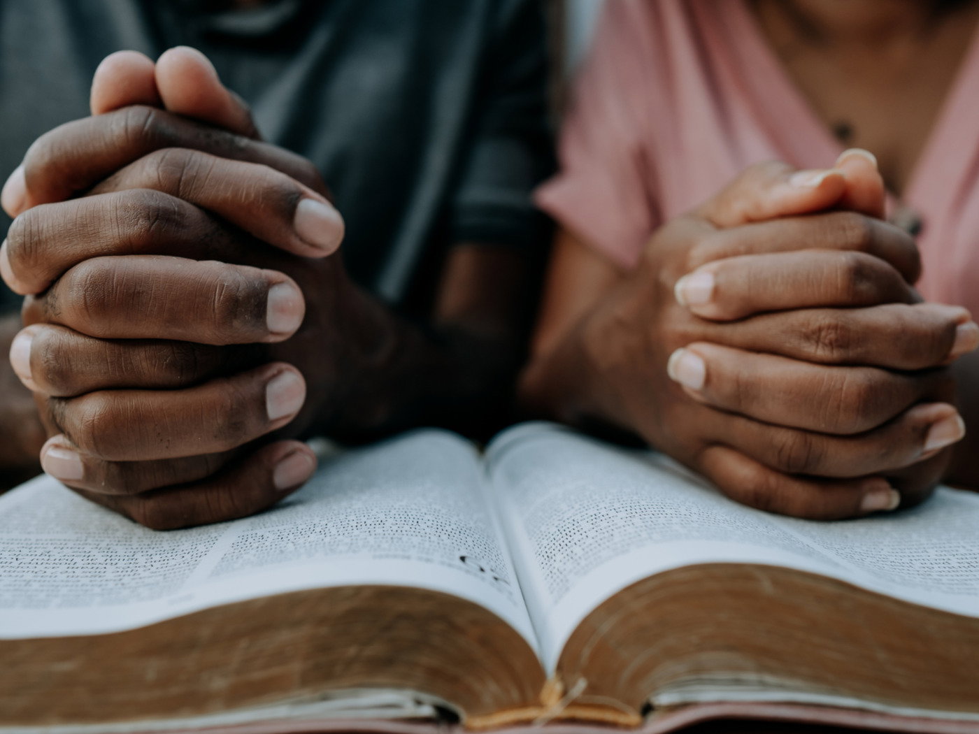 Oración por el amor de pareja: 4 oraciones para fortalecer el amor - Biblia