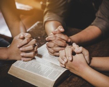 34 temas para orar en grupo como iglesia