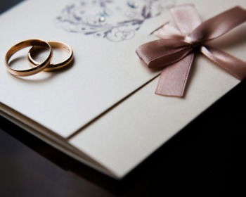 Textos bíblicos para invitaciones de boda: palabras de amor y compromiso