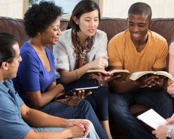 17 textos bíblicos para animar a los hermanos