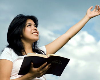 15 versículos bíblicos sobre no adorar imágenes