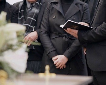 17 versículos para funerales: palabras de aliento para un funeral cristiano
