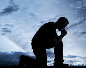 13 versículos sobre orar y buscar a Dios de madrugada