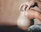 11 versículos que afirman que somos vasos de barro en manos del alfarero