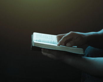 11 versículos sobre apartarnos de toda apariencia de pecado