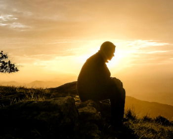 15 versículos sobre el poder del silencio en la Biblia