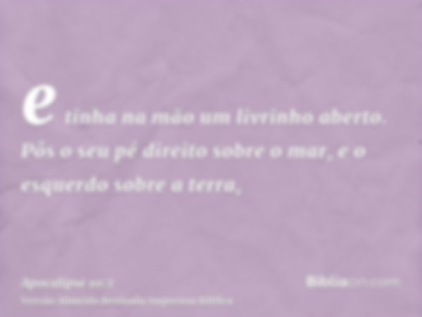 e tinha na mão um livrinho aberto. Pôs o seu pé direito sobre o mar, e o esquerdo sobre a terra,