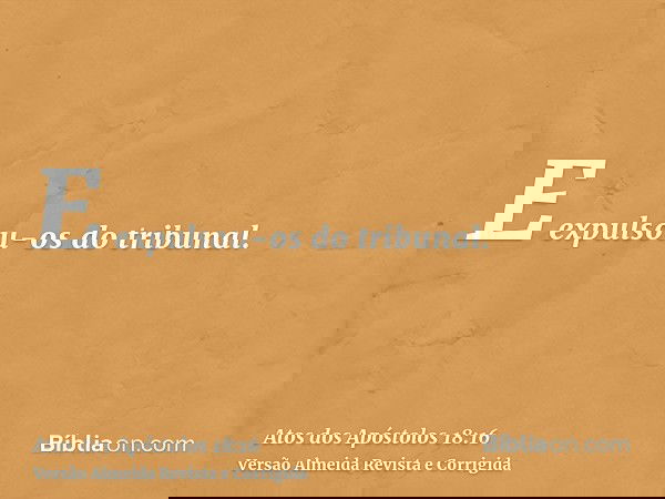 E expulsou-os do tribunal.