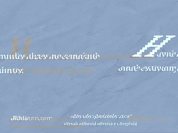 Havia muitas luzes no cenáculo onde estavam juntos.