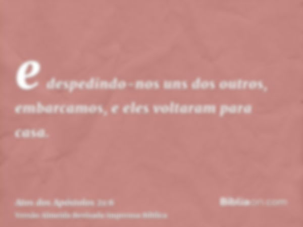 e despedindo-nos uns dos outros, embarcamos, e eles voltaram para casa.