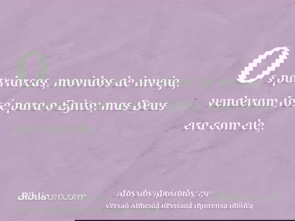 Os patriarcas, movidos de inveja, venderam José para o Egito; mas Deus era com ele,