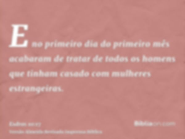 E no primeiro dia do primeiro mês acabaram de tratar de todos os homens que tinham casado com mulheres estrangeiras.