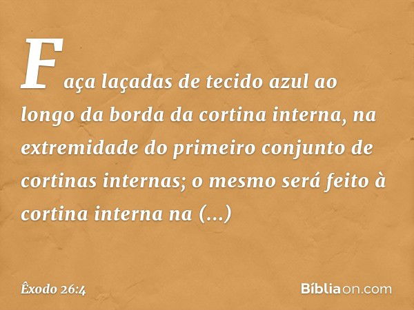 Faça laçadas de tecido azul ao longo da borda da cortina interna, na extremidade do primeiro conjunto de corti­nas internas; o mesmo será feito à cortina inter­