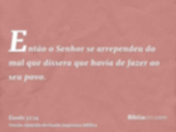 Então o Senhor se arrependeu do mal que dissera que havia de fazer ao seu povo.