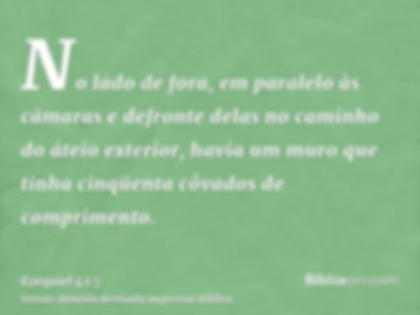 No lado de fora, em paralelo às cãmaras e defronte delas no caminho do áteio exterior, havia um muro que tinha cinqüenta côvados de comprimento.