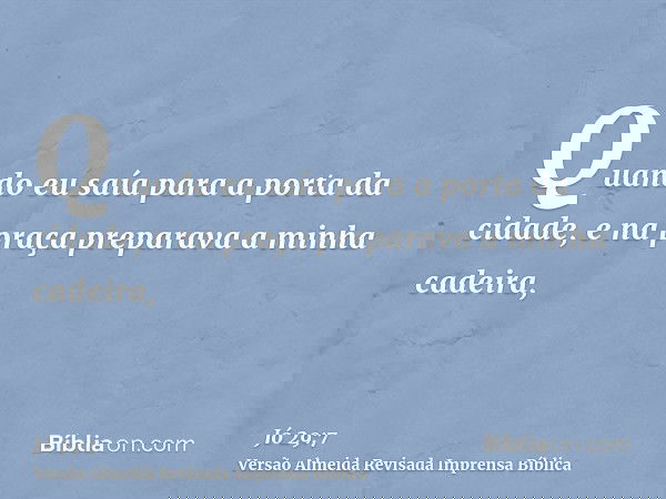 Quando eu saía para a porta da cidade, e na praça preparava a minha cadeira,