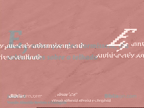 E, antes que eles dormissem, ela subiu a eles sobre o telhado