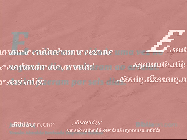 E rodearam a cidade uma vez no segundo dia, e voltaram ao arraial. Assim fizeram por seis dias.