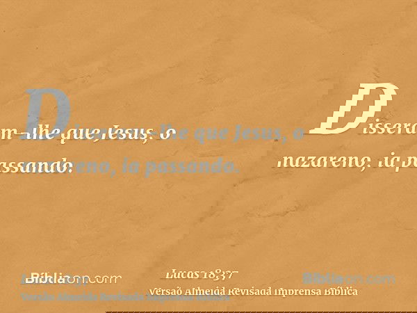 Disseram-lhe que Jesus, o nazareno, ia passando.