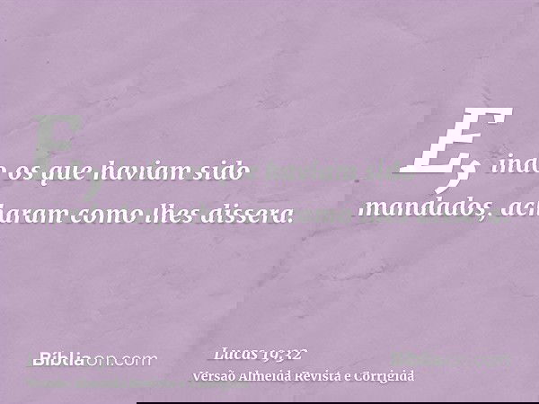E, indo os que haviam sido mandados, acharam como lhes dissera.