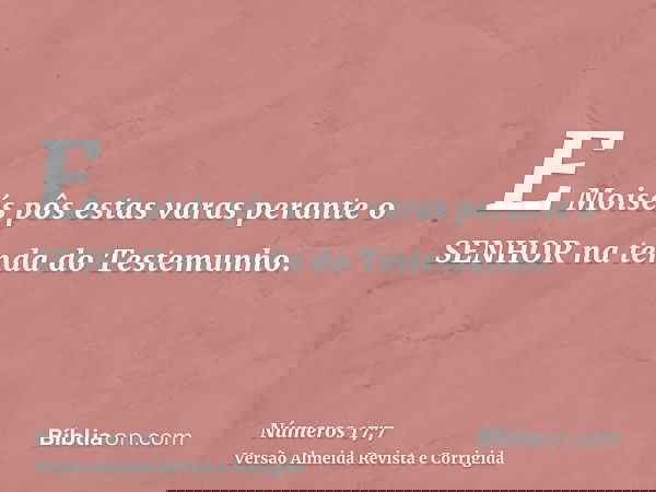 E Moisés pôs estas varas perante o SENHOR na tenda do Testemunho.