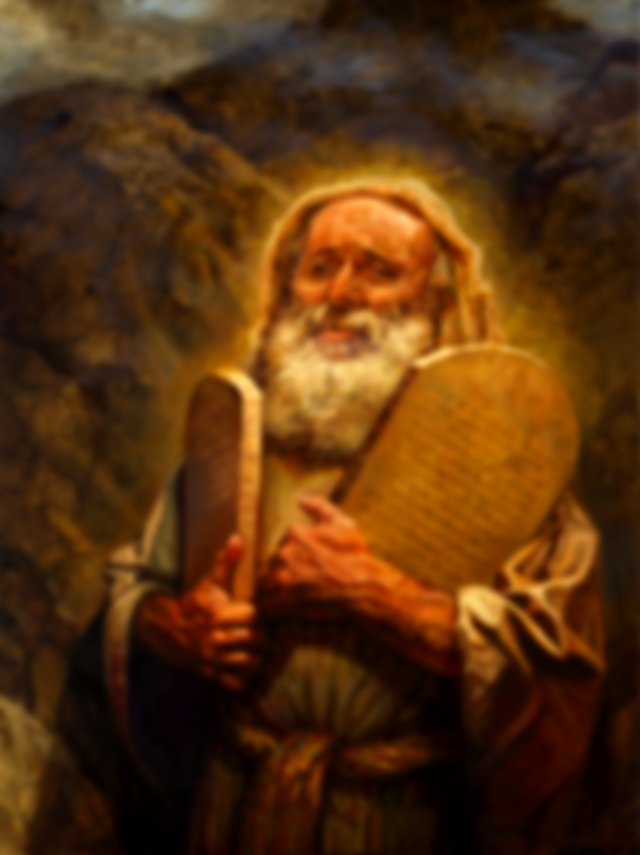 Imagem de Moisés abraçado às tábuas da Lei