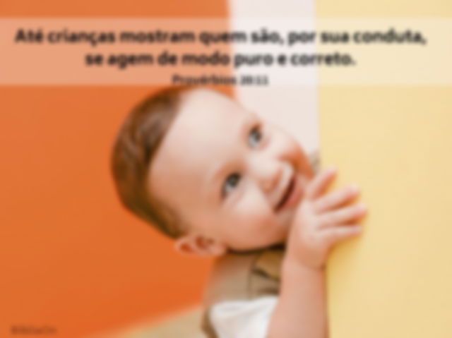 Imagem criança pequena sorrindo - Versículo Provérbios 20:11