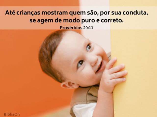 Imagem criança pequena sorrindo - Versículo Provérbios 20:11