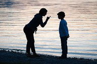 Corrigir o filho com a vara (o que diz a Bíblia)