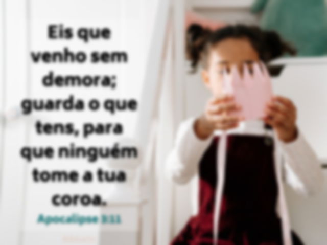 Menina com uma coroa nas mãos - Apocalipse 3:11 Venho sem demora, guarde o que tens para que ninguém roube sua coroa