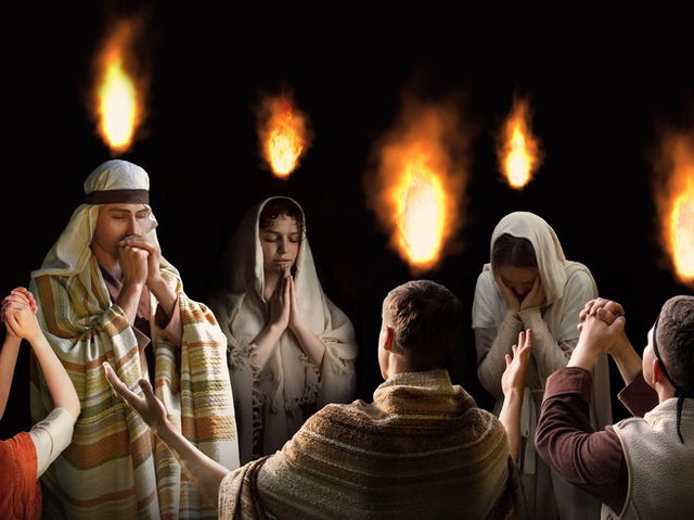 imagem de chamas de fogo por cima de pessoas orando - descida do Espírito Santo em Pentecostes