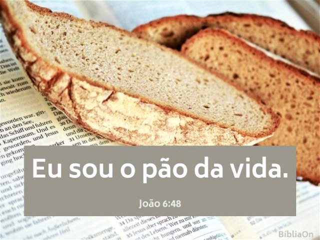 Imagem de pão sobre a bíblia - Versículo João 6:48 - Eu sou o pão da vida