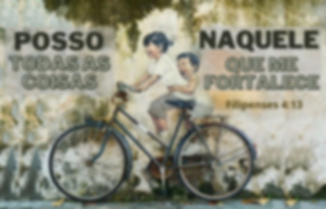 Posso todas as coisas naquele que me fortalece - imagem crianças numa bicicleta