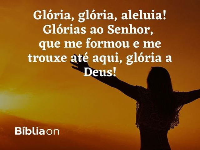 Uma silhueta de mulher com os braços abertos, ao fundo um céu laranja. Texto escrito: Glória, glória, aleluia! Glórias ao Senhor, que me formou e me trouxe até aqui, glória a Deus!
