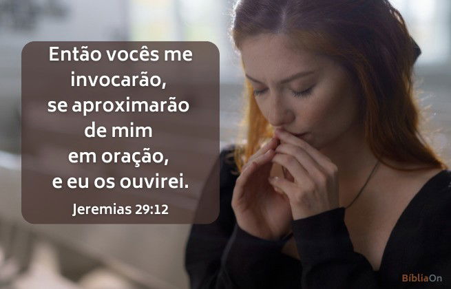Então vocês me invocarão, se aproximarão de mim em oração e eu os ouvirei - Jeremias 29:12 - Imagem de mulher orando