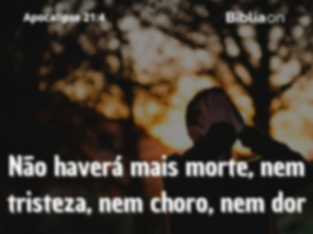 Homem em pé com as duas mãos no rosto, em sofrimento.  Atrás dele, árvores e um pôr do sol.  Versículo da imagem: “Não haverá mais morte, nem tristeza, nem choro, nem dor” de Apocalipse capítulo, versículo quatro.
