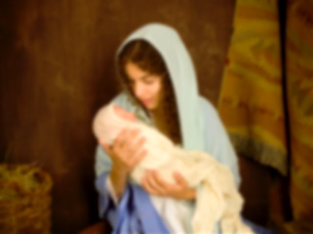 Imagem de José erguendo o bebê Jesus no alto