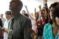 Orações para iniciar o culto: 27 exemplos de palavra de abertura