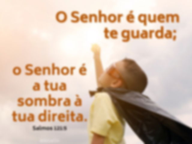 Criança imitando super-herói - Salmo 121:5 - O Senhor é quem te guarda... é a tua sombra a tua direita
