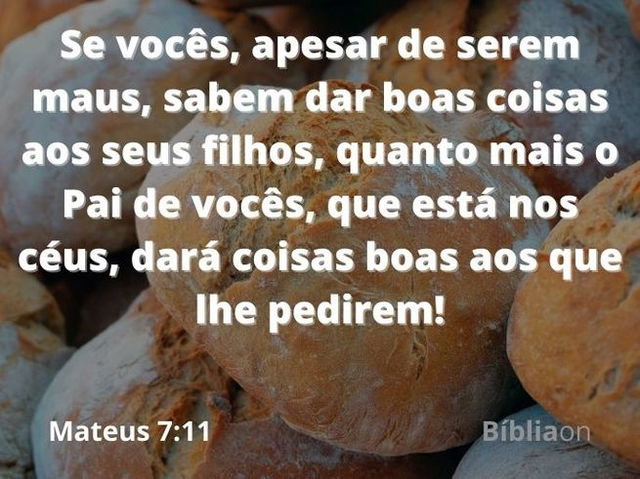 Diversos pães italianos amontoados, aparência crocante e ainda com farinha por cima. Texto diz Se vocês, apesar de serem maus, sabem dar boas coisas aos seus filhos, quanto mais o Pai de vocês, que está nos céus, dará coisas boas aos que lhe pedirem