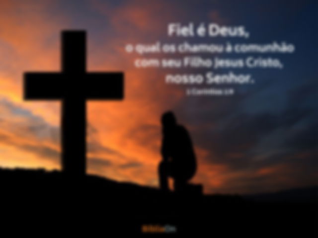 Fiel é Deus que nos chamou para comunhão com Jesus Cristo... 1 Coríntios 1:9 - Silhueta pessoa ajoelhada diante da cruz