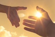 Amar o próximo: 7 atitudes de amor ao próximo na Bíblia